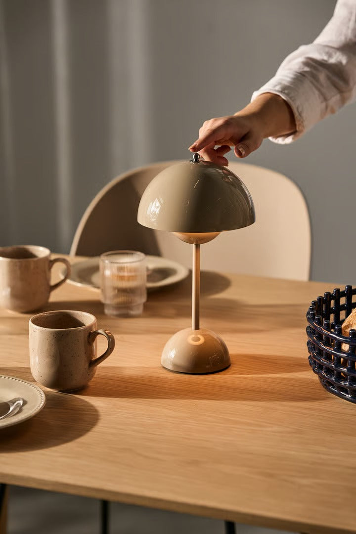 Kabellose LED-Tischlampe mit Dimmfunktion für Wohnzimmer, Büro und Terrasse