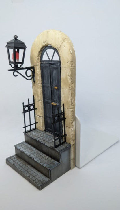 Buchstützen mit 2D Bücher-Tür Design für Regal, Büro und Wohnzimmer