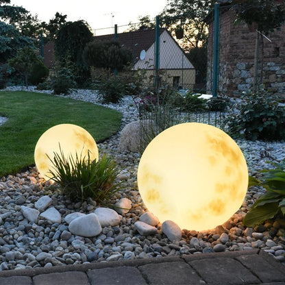 Moonlight Gartenlampe mit USB-Aufladung und realistischem Monddesign
