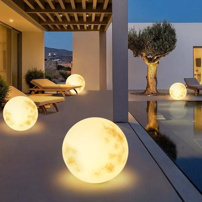 Moonlight Gartenlampe mit USB-Aufladung und realistischem Monddesign