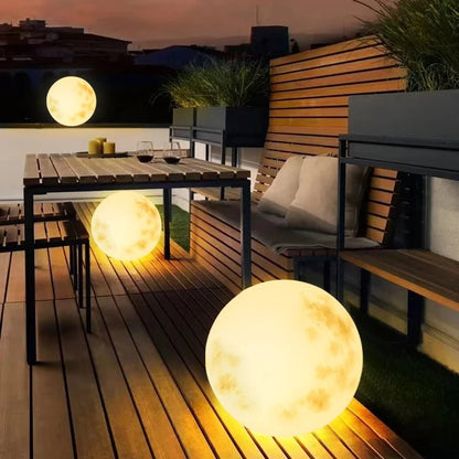 Moonlight Gartenlampe mit USB-Aufladung und realistischem Monddesign