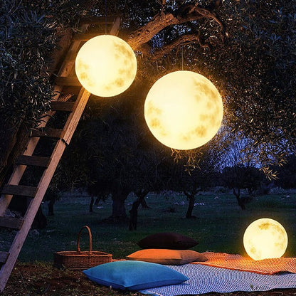 Moonlight Gartenlampe mit USB-Aufladung und realistischem Monddesign