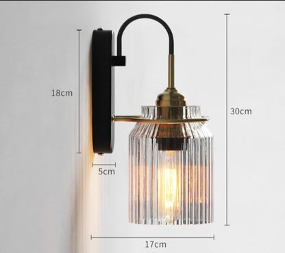 Vintage Wandlampe mit geriffeltem Glasschirm für Flure, Eingänge und Schlafzimmer