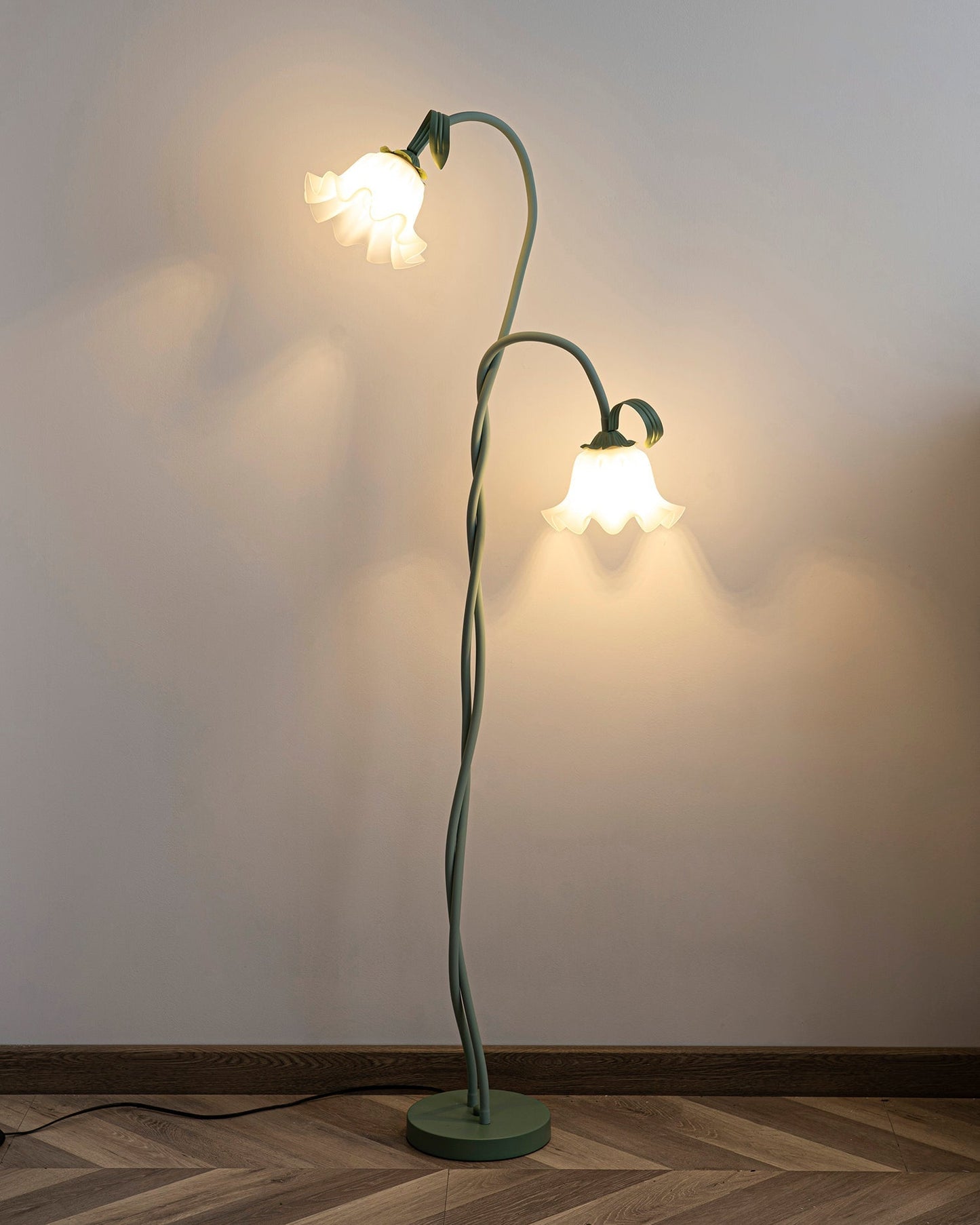 Calla Blumen Stehlampe mit Metallrahmen und LED-Fassung für Wohn- und Schlafzimmer