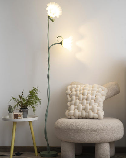 Calla Blumen Stehlampe mit Metallrahmen und LED-Fassung für Wohn- und Schlafzimmer