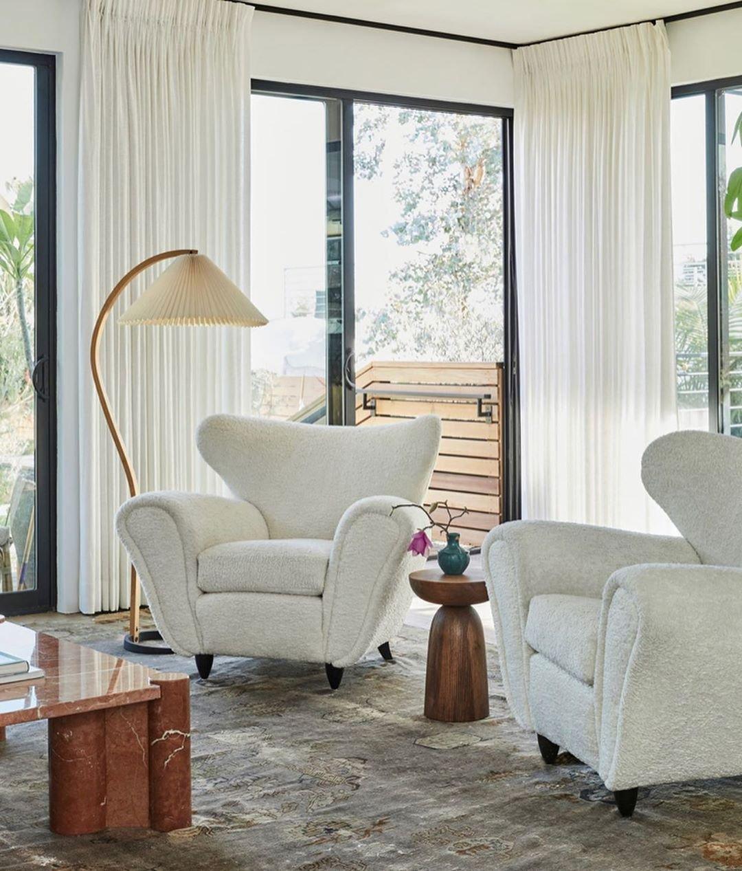 Stehlampe aus Holz und Metall mit Leinenlampenschirm für Wohnräume