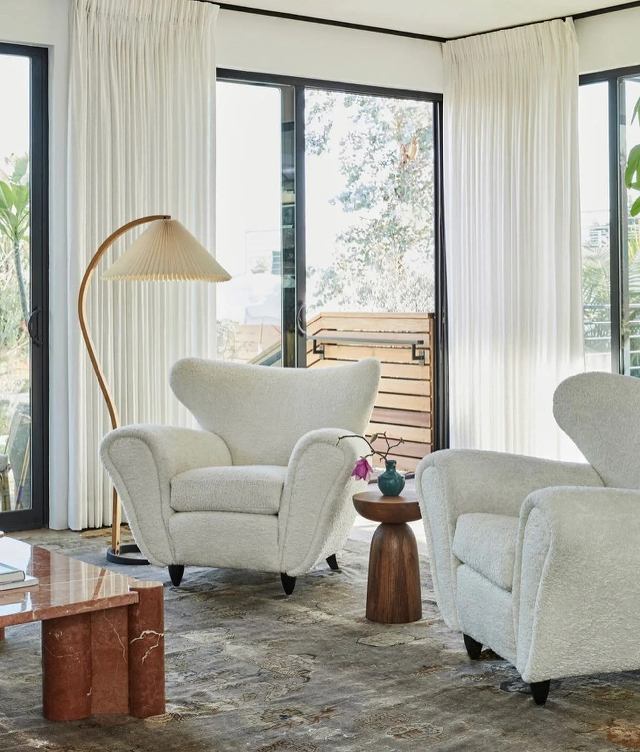 Stehlampe aus Holz und Metall mit Leinenlampenschirm für Wohnräume