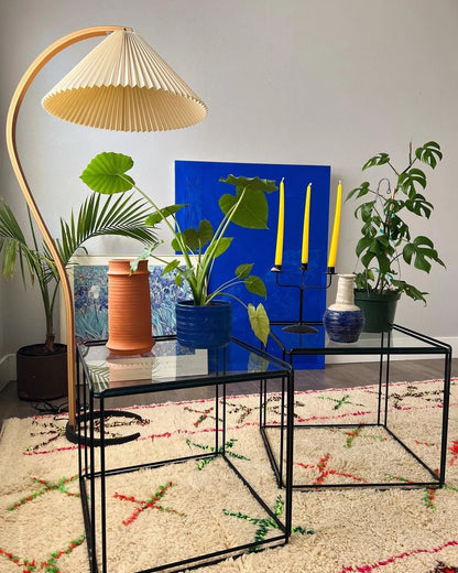 Stehlampe aus Holz und Metall mit Leinenlampenschirm für Wohnräume