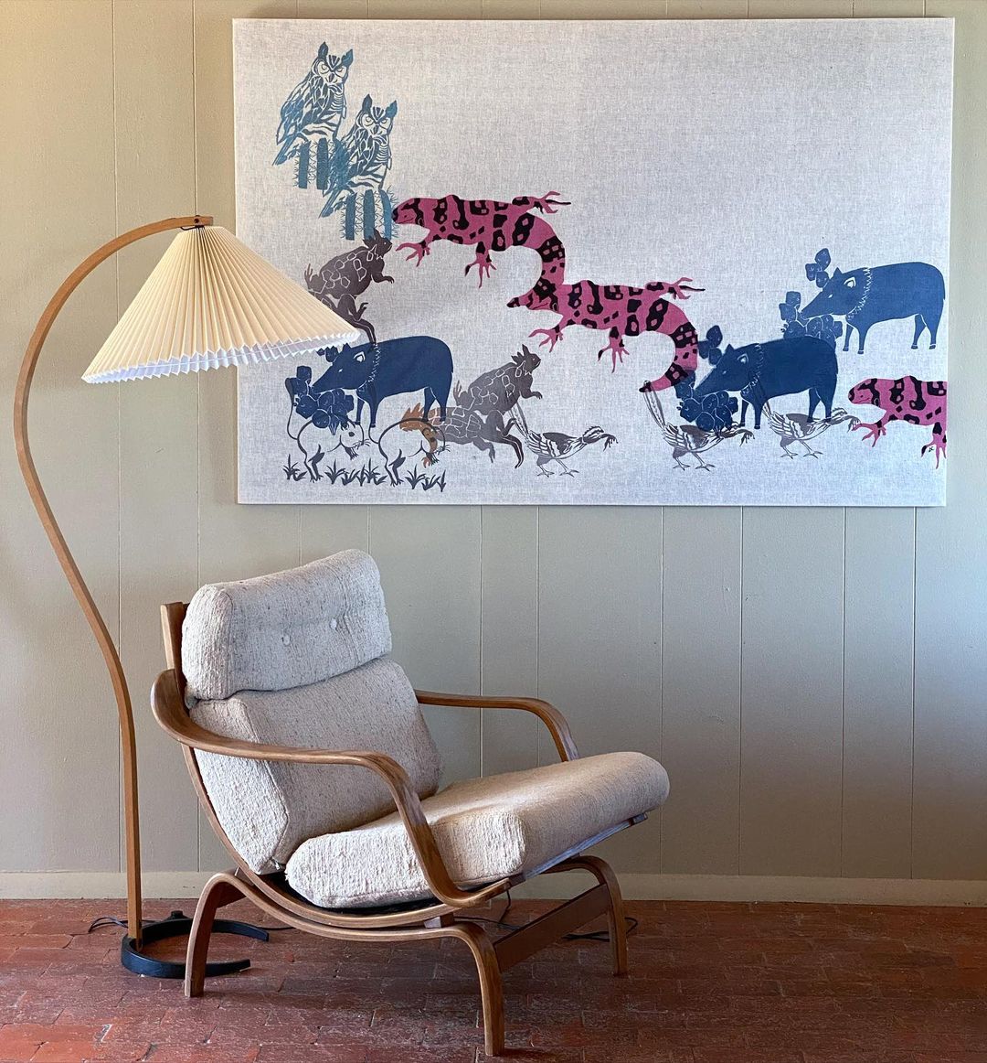 Stehlampe aus Holz und Metall mit Leinenlampenschirm für Wohnräume