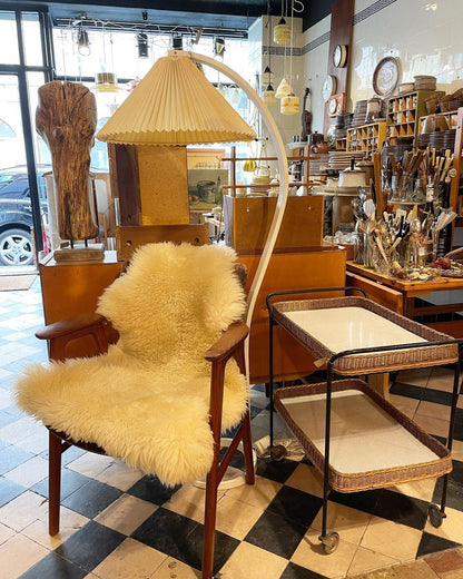 Stehlampe aus Holz und Metall mit Leinenlampenschirm für Wohnräume