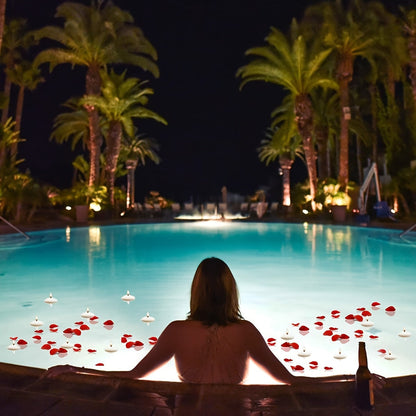 Schwimmende Teelichter mit ruhigem Flammenbild für Hochzeit und Feier