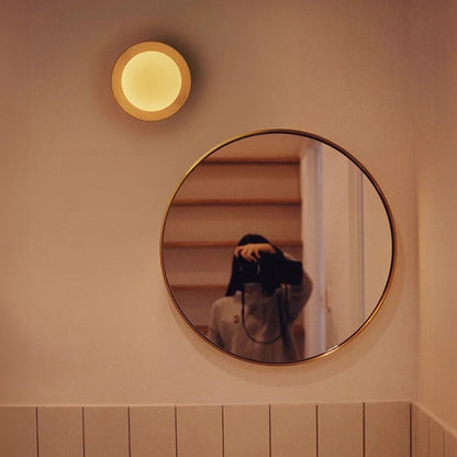 Wandlampe aus Holz und Glas in Weiß – Minimalistisches Design für moderne Wohnräume