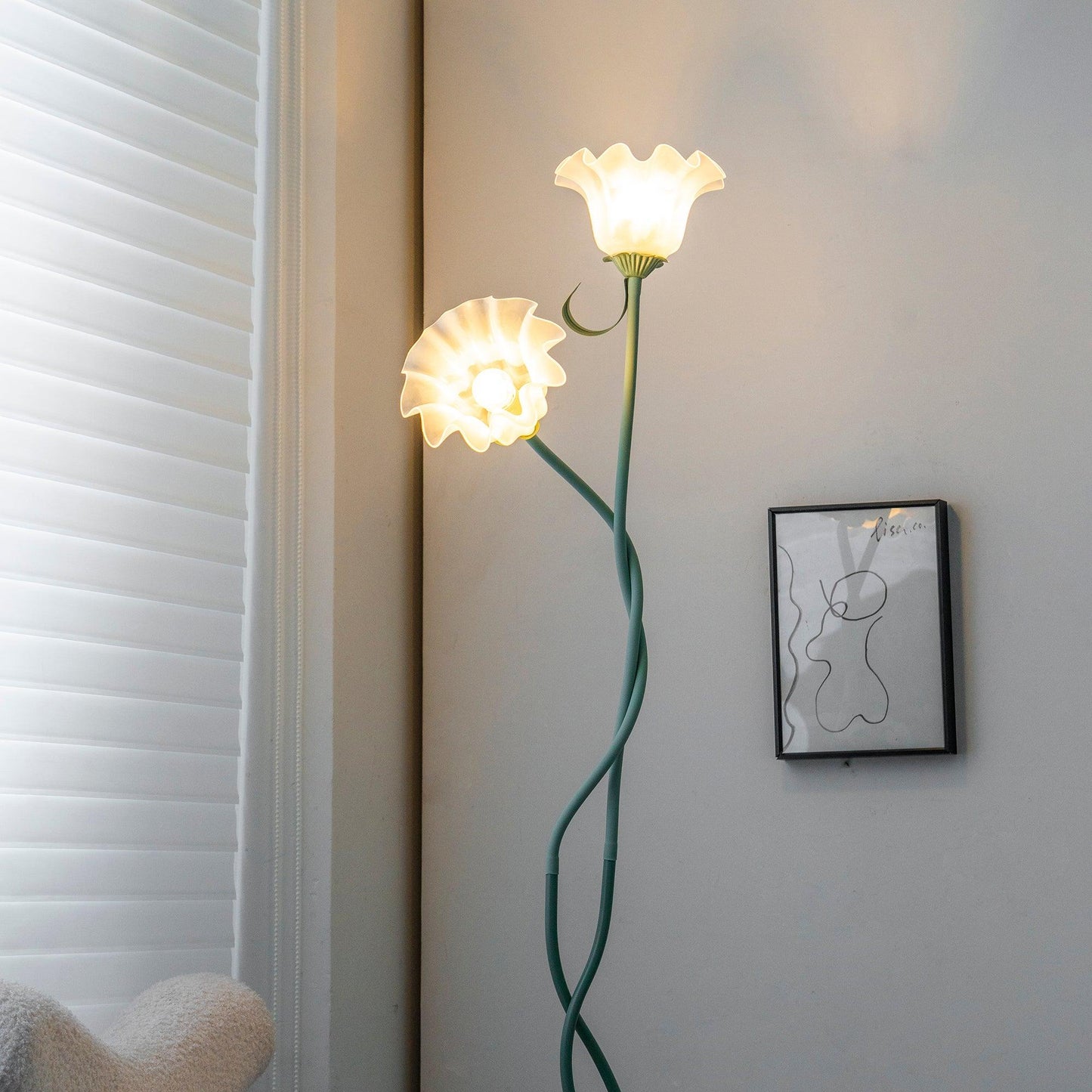 Calla Blumen Stehlampe mit Metallrahmen und LED-Fassung für Wohn- und Schlafzimmer