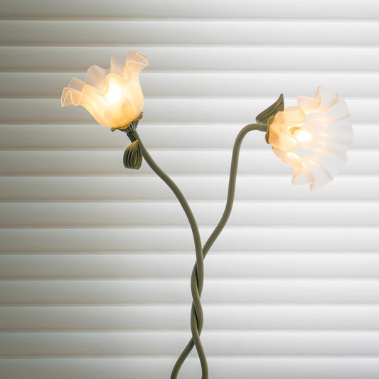 Calla Blumen Stehlampe mit Metallrahmen und LED-Fassung für Wohn- und Schlafzimmer