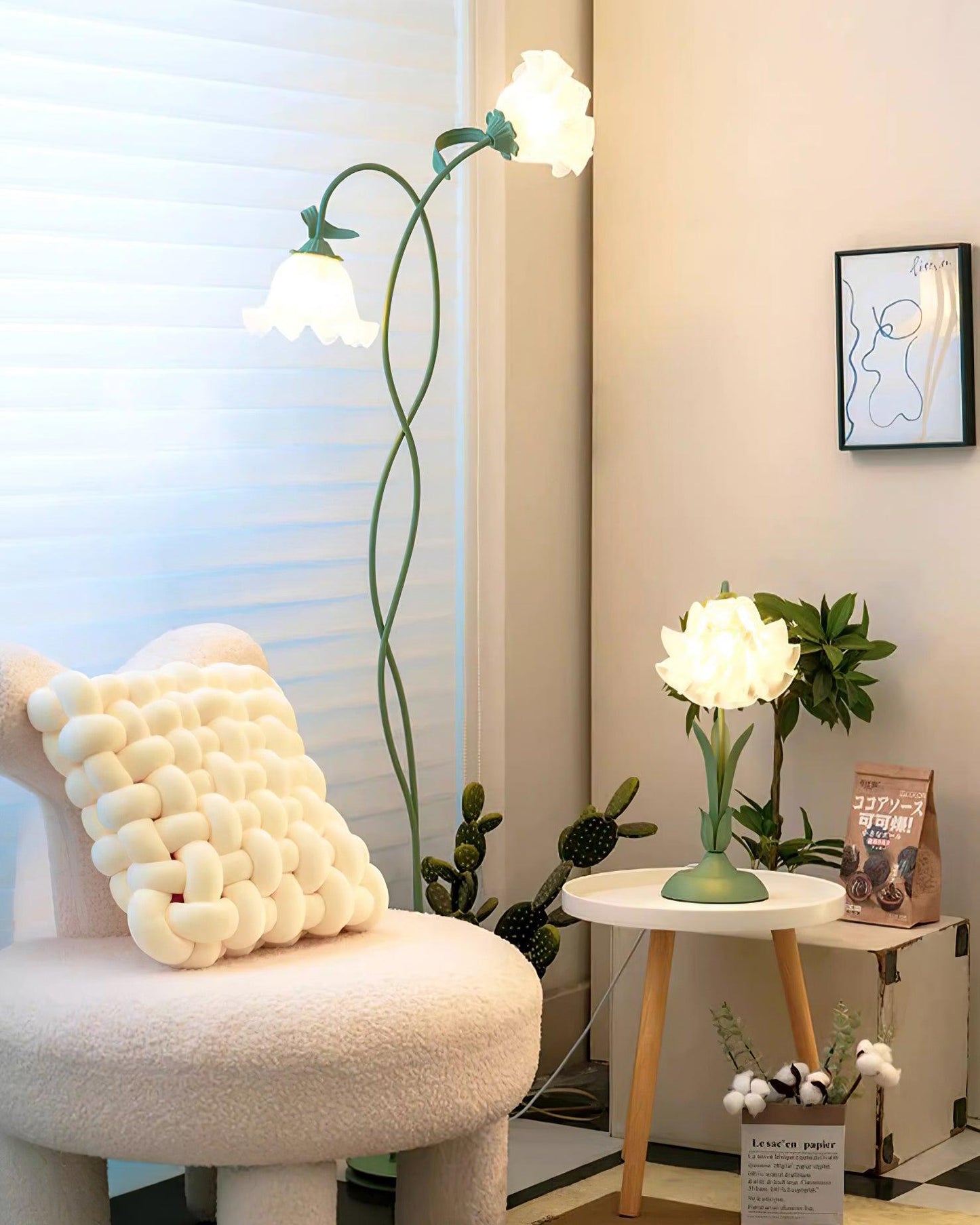 Calla Blumen Stehlampe mit Metallrahmen und LED-Fassung für Wohn- und Schlafzimmer