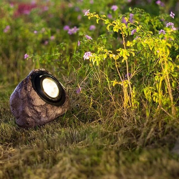 Solar-LED-Gartenlampe in Steinoptik mit verstellbarem Lampenkopf für Außenbereiche