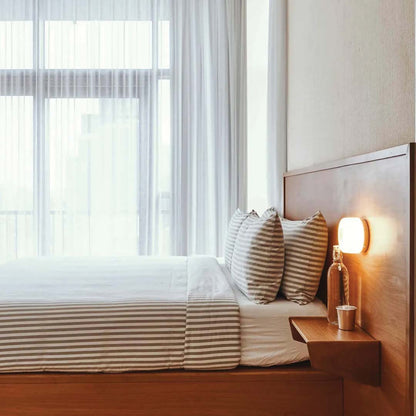 LED Wandleuchte mit Acryl- und Aluminiumdesign für moderne Innenräume