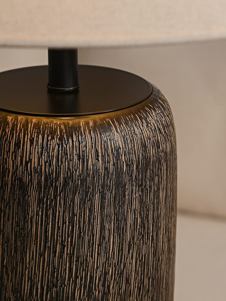 Stehlampe aus Holzoptik mit LED-Kompatibilität für Wohn- und Arbeitsbereiche