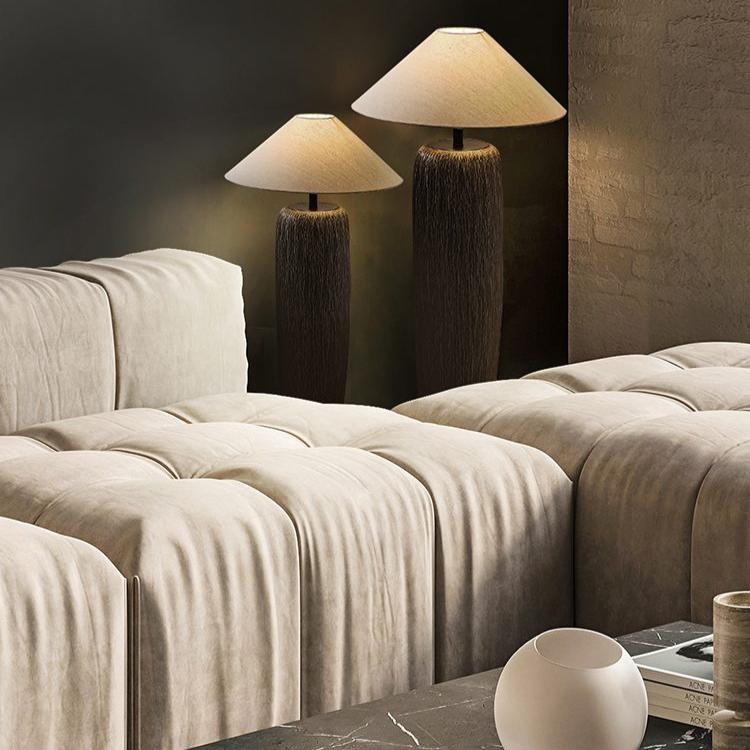 Stehlampe aus Holzoptik mit LED-Kompatibilität für Wohn- und Arbeitsbereiche