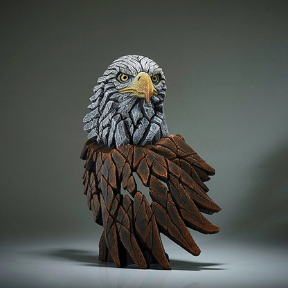 Dekorative Tierfigur aus Kunstharz mit handbemalten Details für Wohnräume und Büros