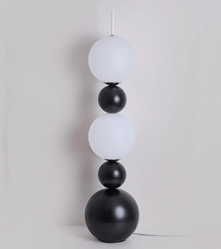 LED-Stehlampe mit organischer Form und warmweißem Licht für Wohn- und Schlafzimmer