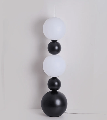 LED-Stehlampe mit organischer Form und warmweißem Licht für Wohn- und Schlafzimmer