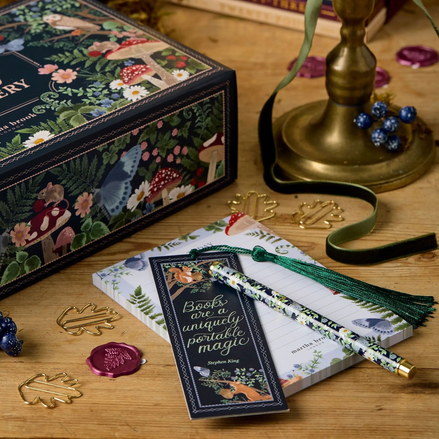 Adventskalender Schreibwaren mit 24 Überraschungen für kreative Projekte und Bastelideen