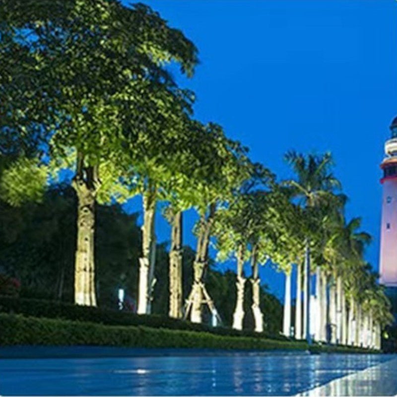 LED Baumfußleuchte mit warmweißem Licht für Garten und Terrasse