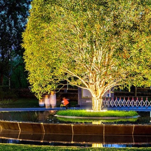 LED Baumfußleuchte mit warmweißem Licht für Garten und Terrasse