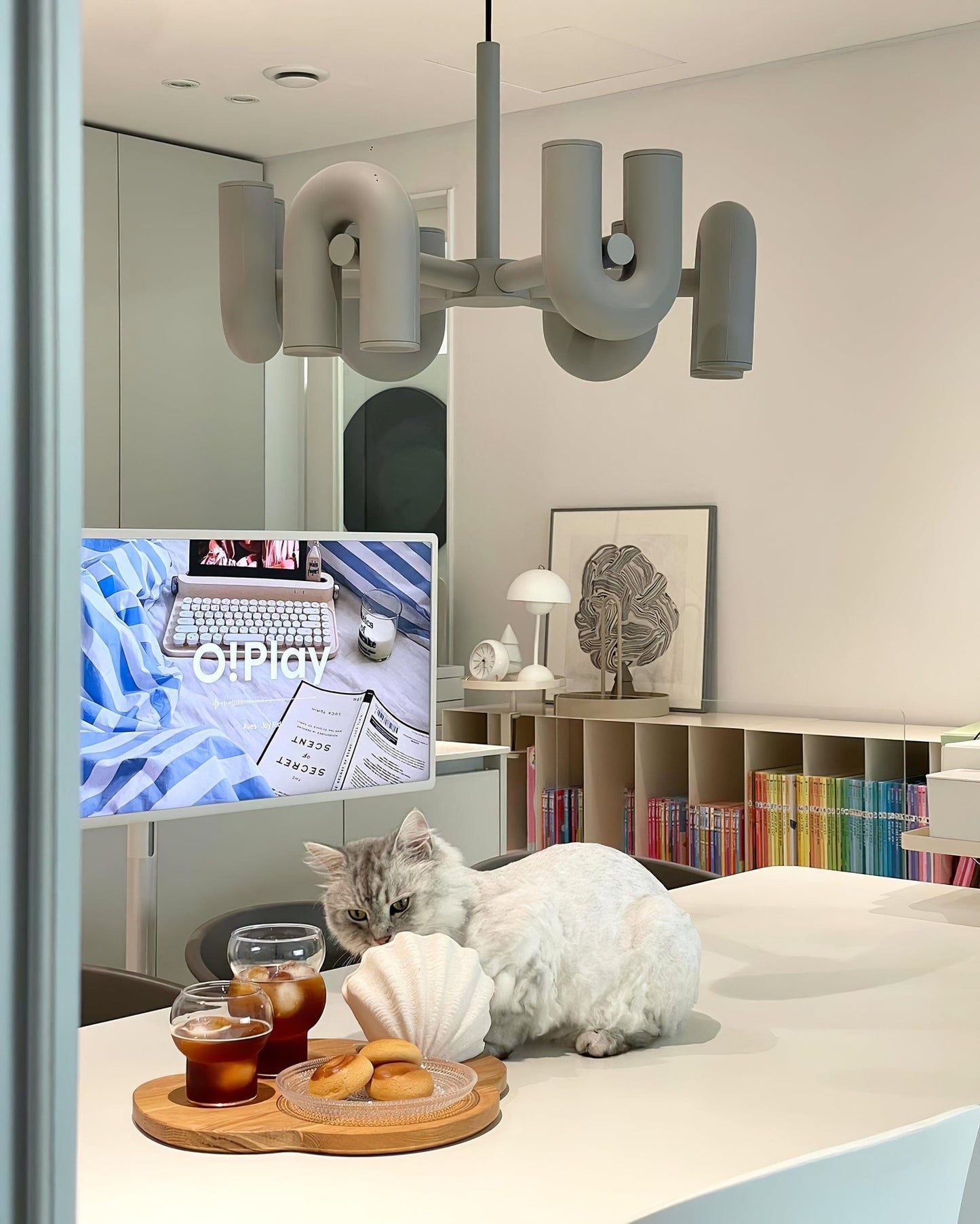 Modulare LED-Deckenleuchte mit verstellbaren Armen für individuelle Beleuchtung