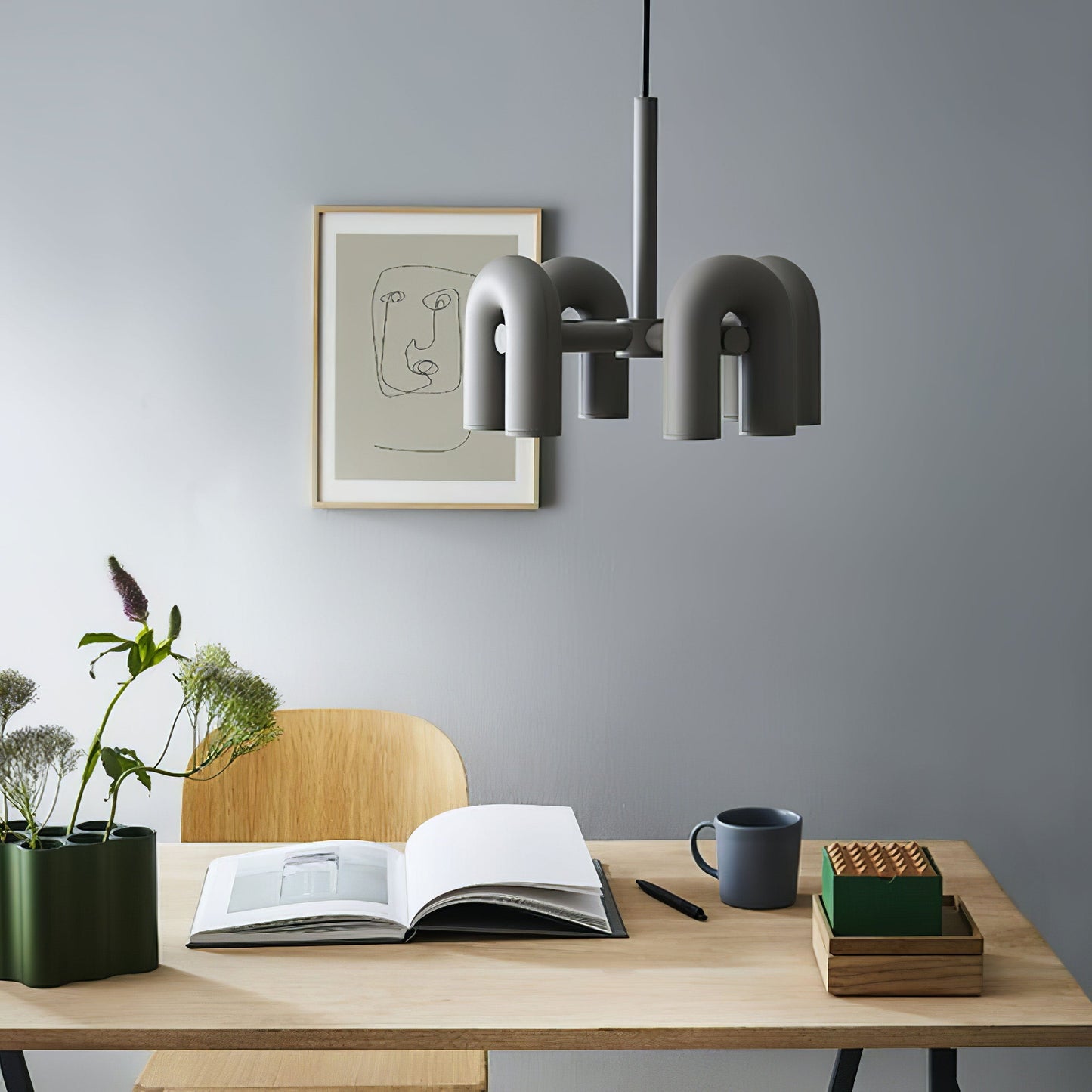 Modulare LED-Deckenleuchte mit verstellbaren Armen für individuelle Beleuchtung