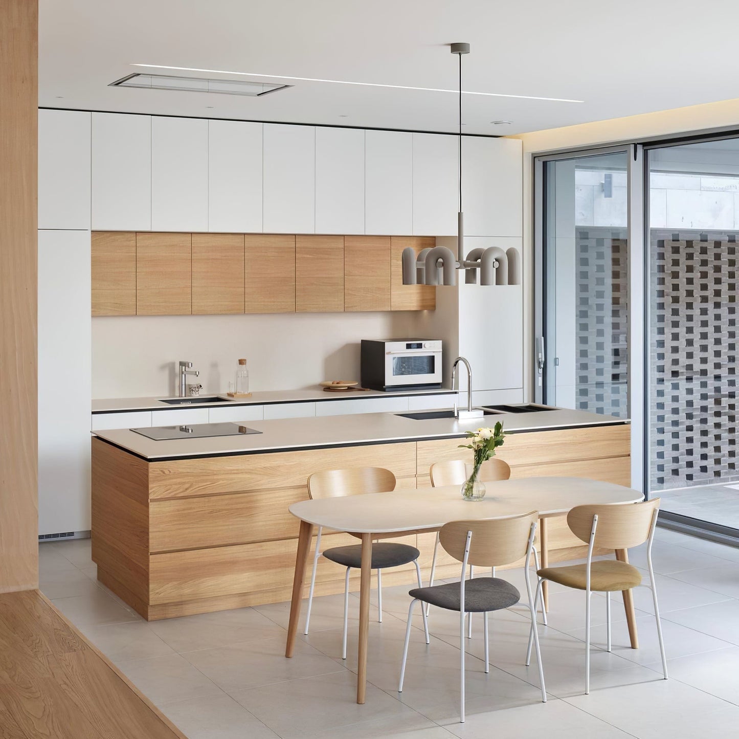 Modulare LED-Deckenleuchte mit verstellbaren Armen für individuelle Beleuchtung