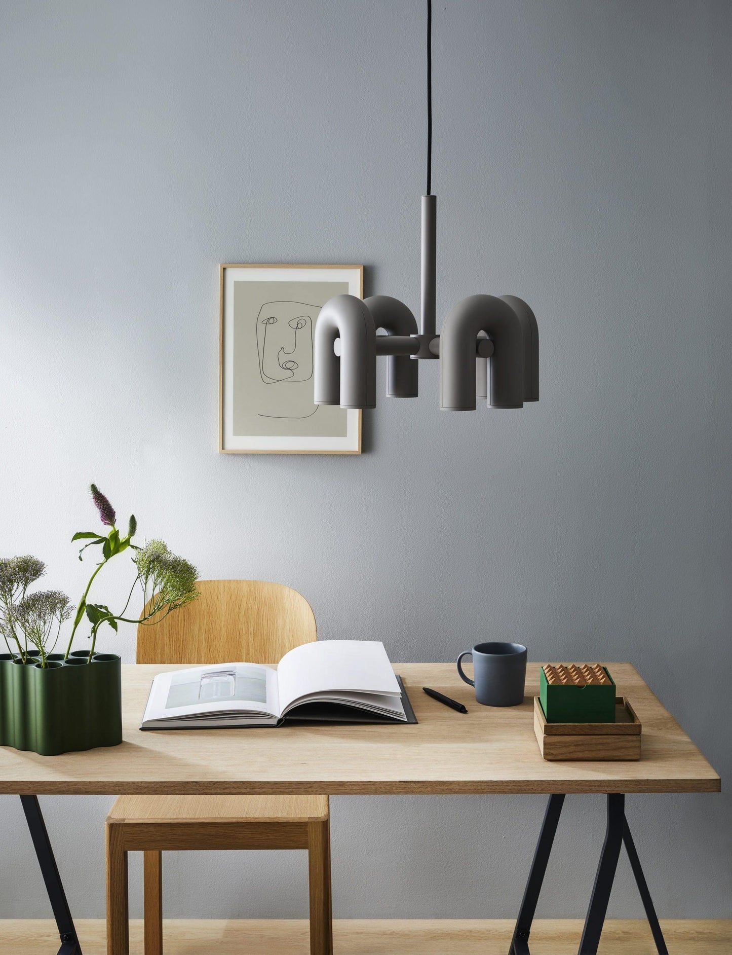 Modulare LED-Deckenleuchte mit verstellbaren Armen für individuelle Beleuchtung