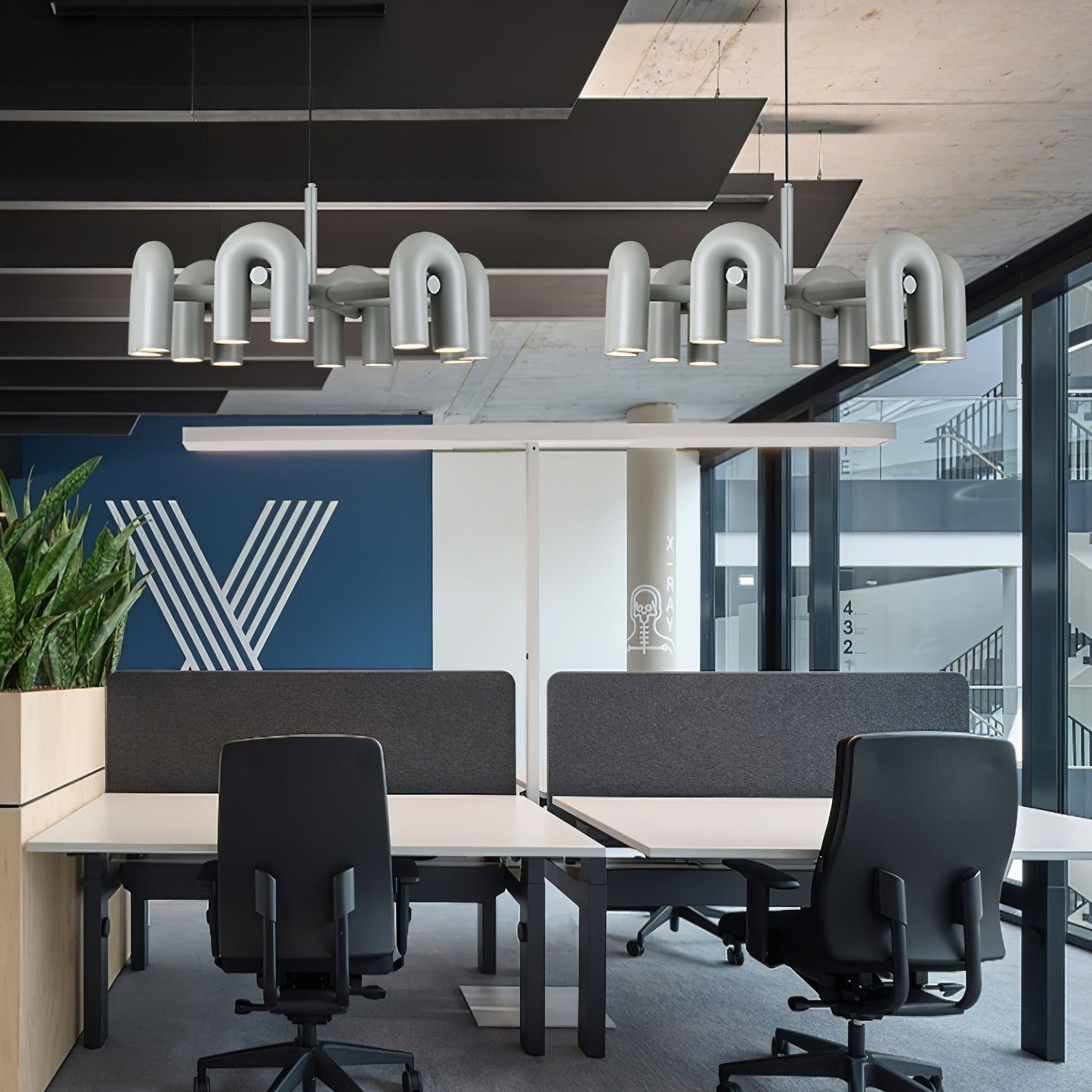 Modulare LED-Deckenleuchte mit verstellbaren Armen für individuelle Beleuchtung