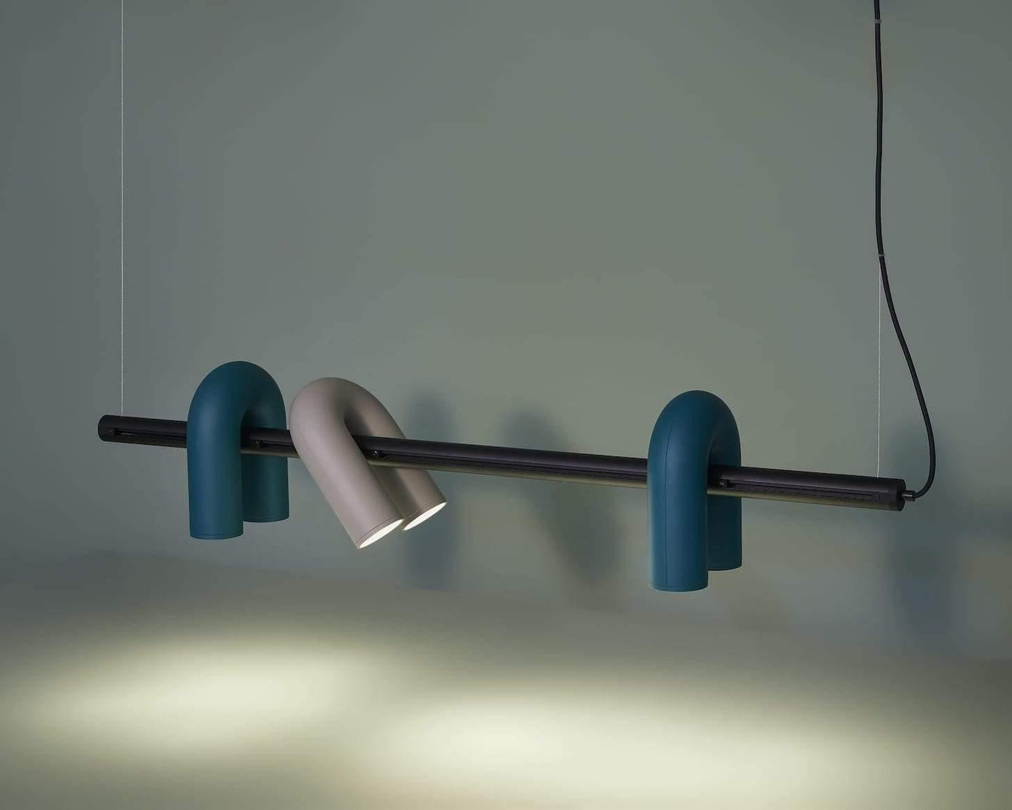 Modulare LED-Deckenleuchte mit verstellbaren Armen für individuelle Beleuchtung