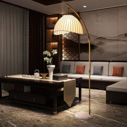 Stehende Raumleuchte mit Stoffschirm und warmem LED-E27 Licht für Wohn- und Arbeitsbereiche