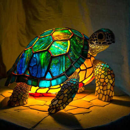 Tischlampe mit Tiermotiven und Glasdesign für stimmungsvolle Innenbeleuchtung