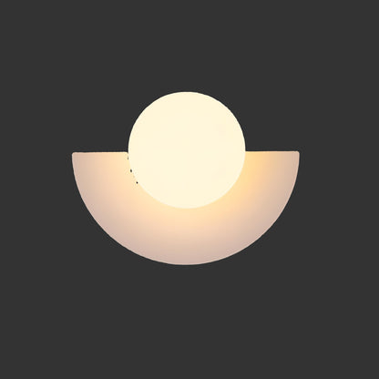 Halbkreis-Wandlampe mit LED-Beleuchtung für moderne Innenräume