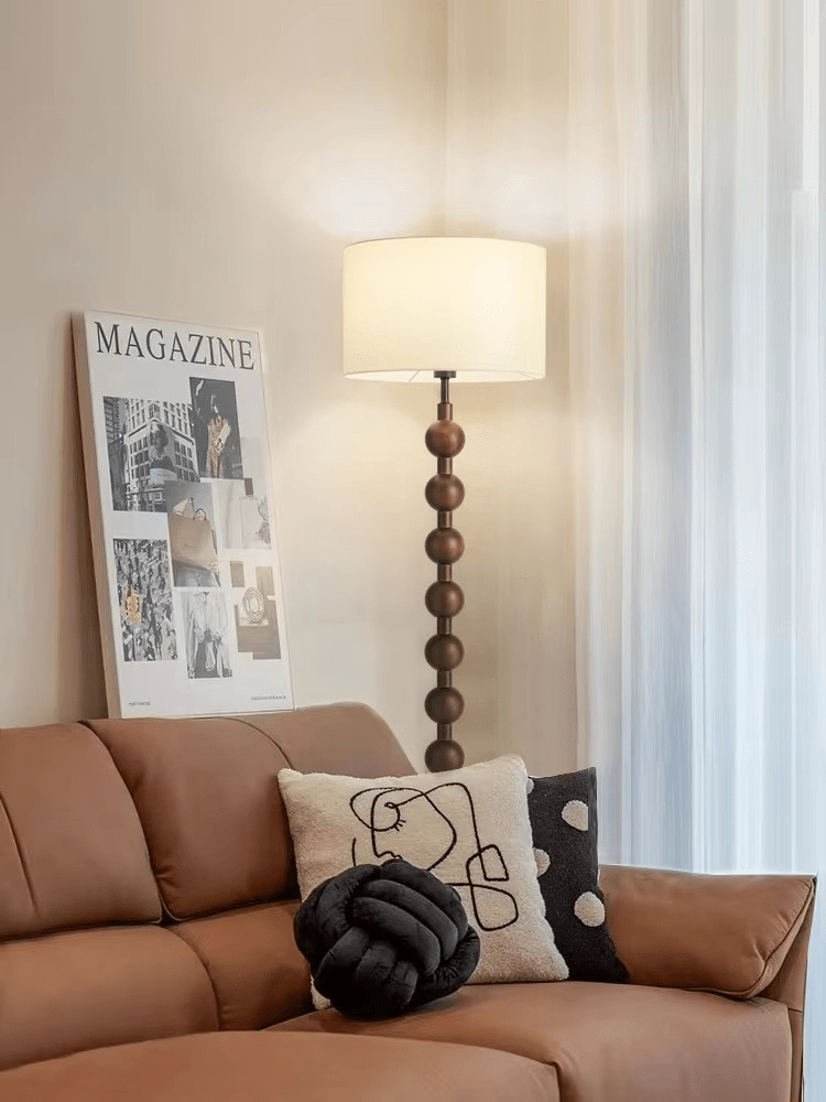 Holz-Stehlampe mit LED-Beleuchtung und E27-Fassung für Wohn- und Arbeitsbereiche