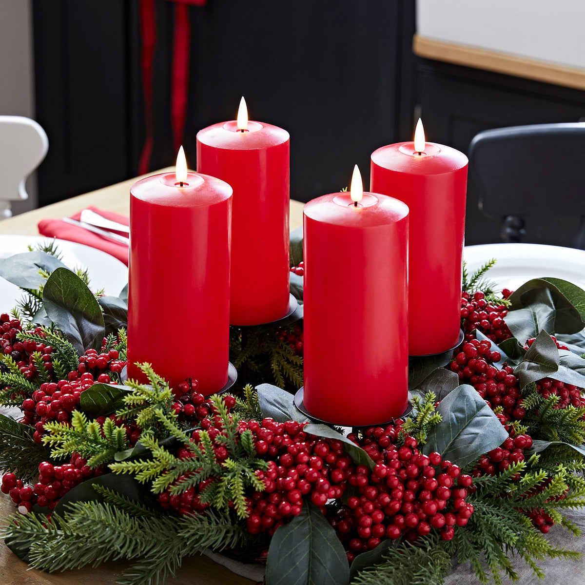 Kerzenständer mit 4 LED-Kerzen