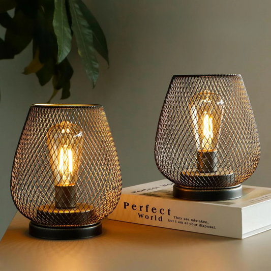 LED Tischlampe mit Gitterschirm