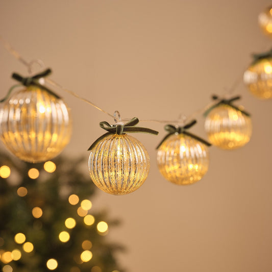 Lichterkette mit Glaskugeln