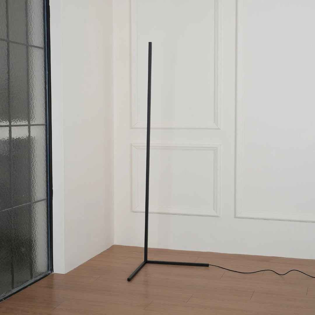 Lineare LED Stehlampe