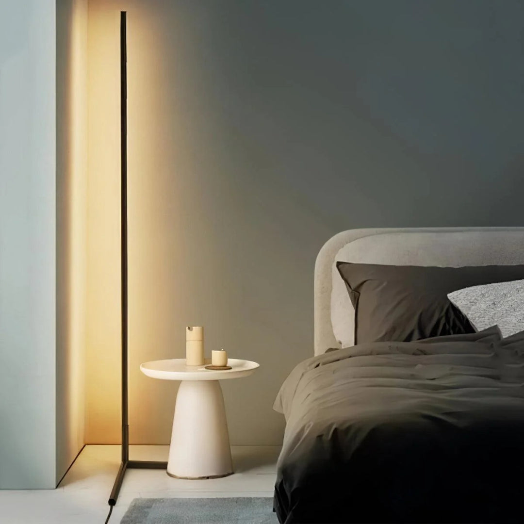 Lineare LED Stehlampe