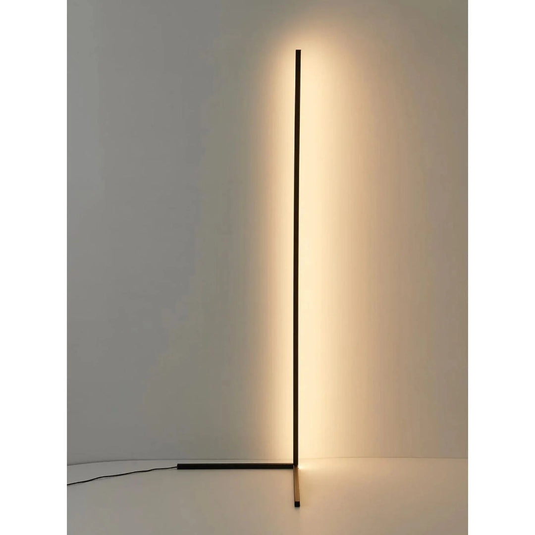Lineare LED Stehlampe