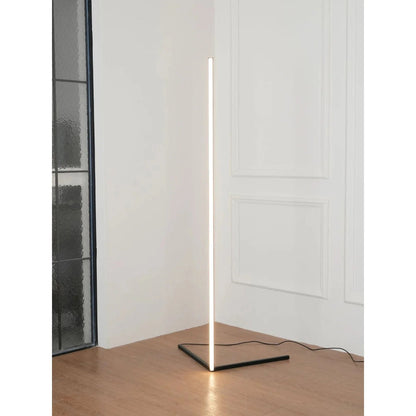 Lineare LED Stehlampe