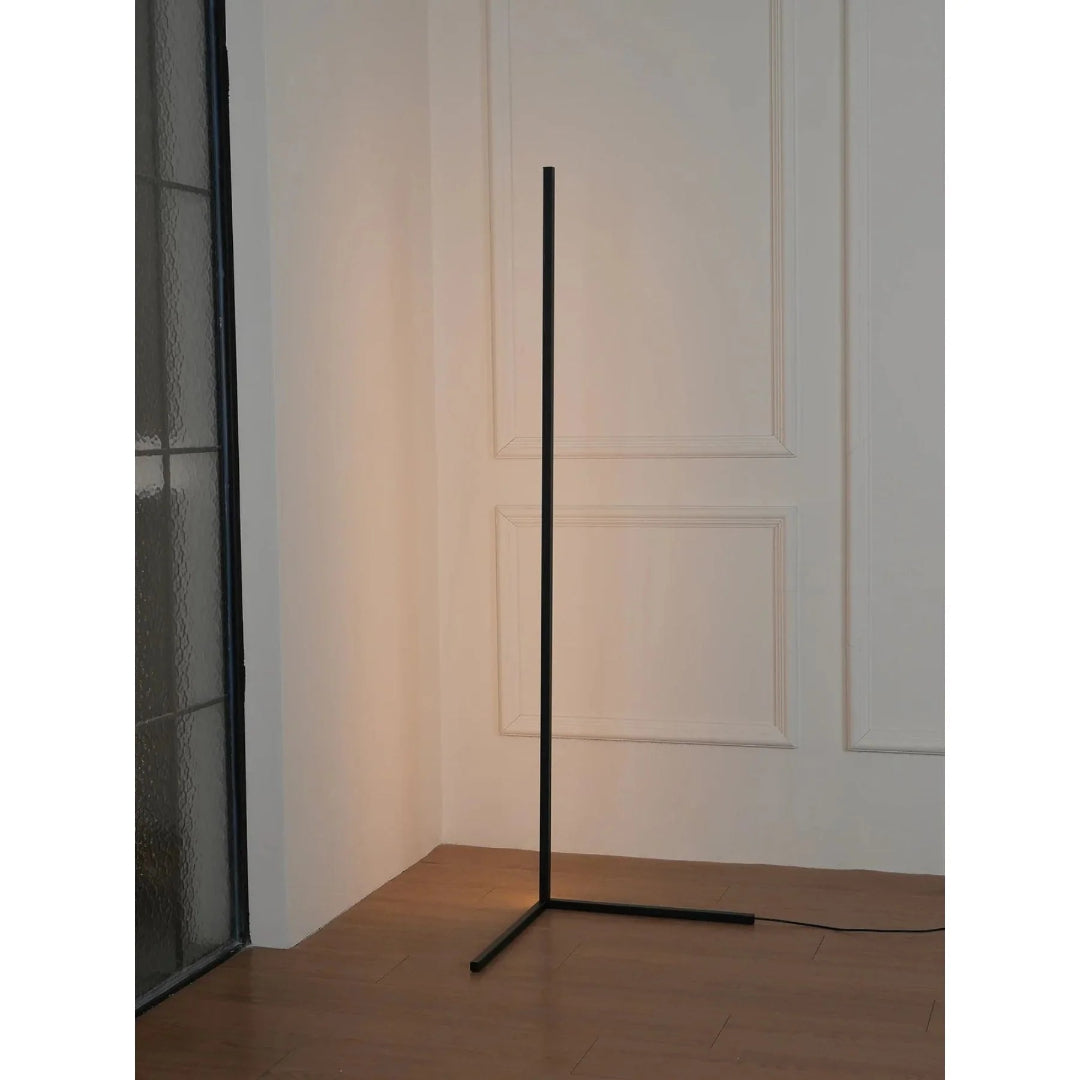 Lineare LED Stehlampe