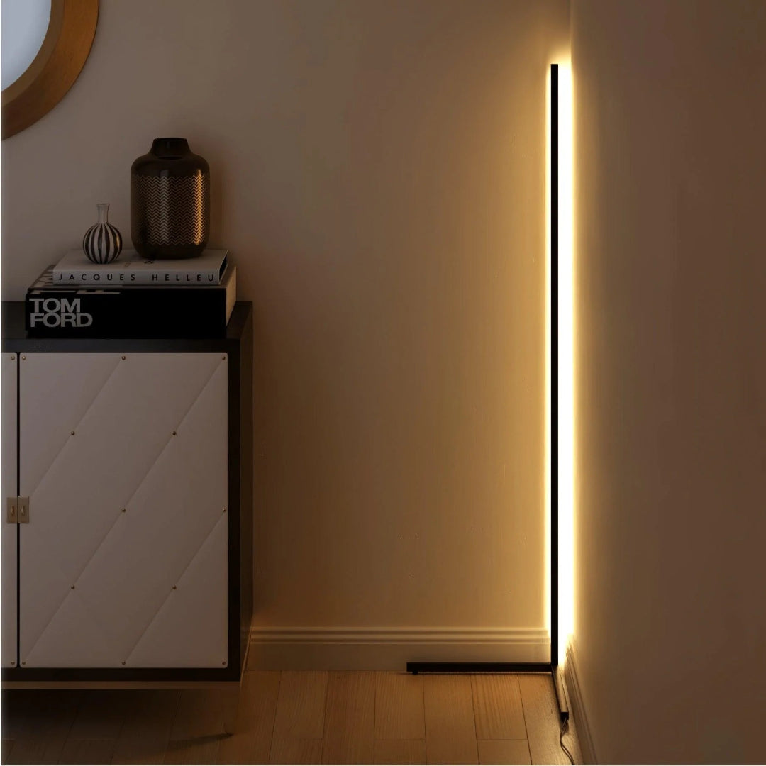 Lineare LED Stehlampe