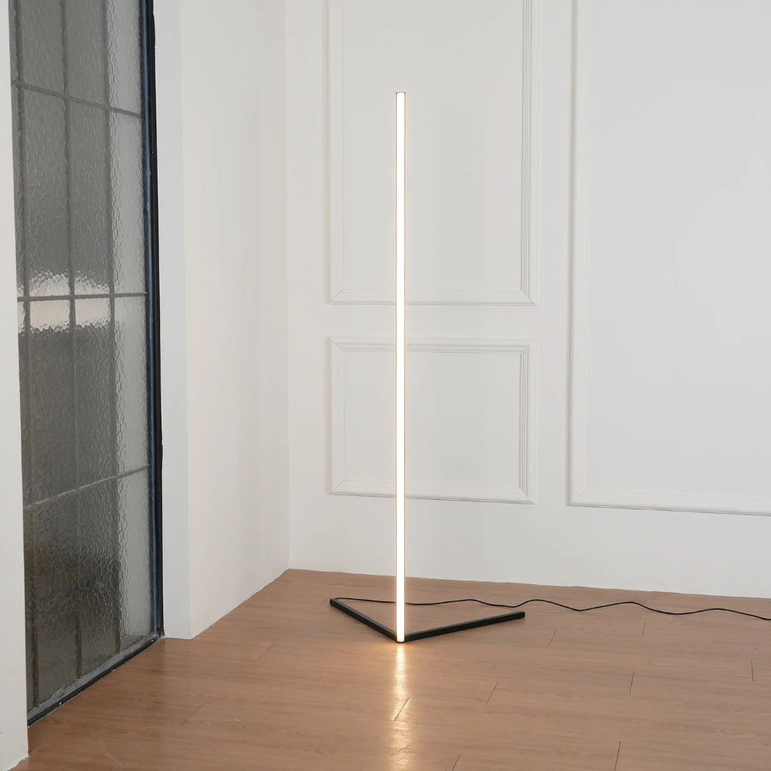 Lineare LED Stehlampe