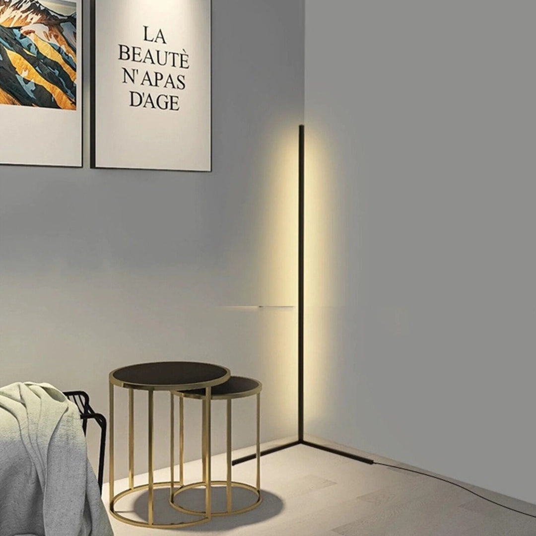 Lineare LED Stehlampe